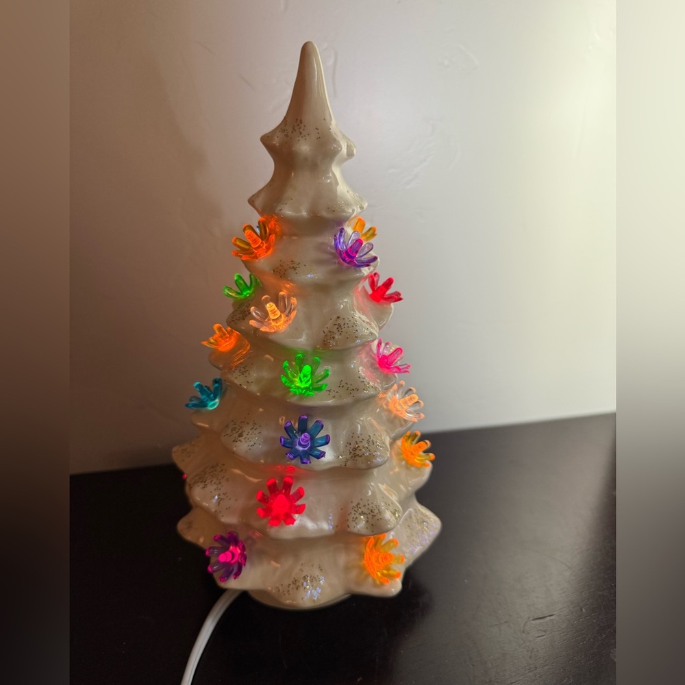 vintage‎ white ceramic christmas tree Flower light up, Multicolor 9”H